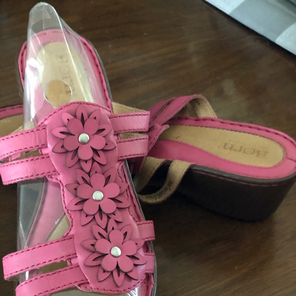 Born sandals